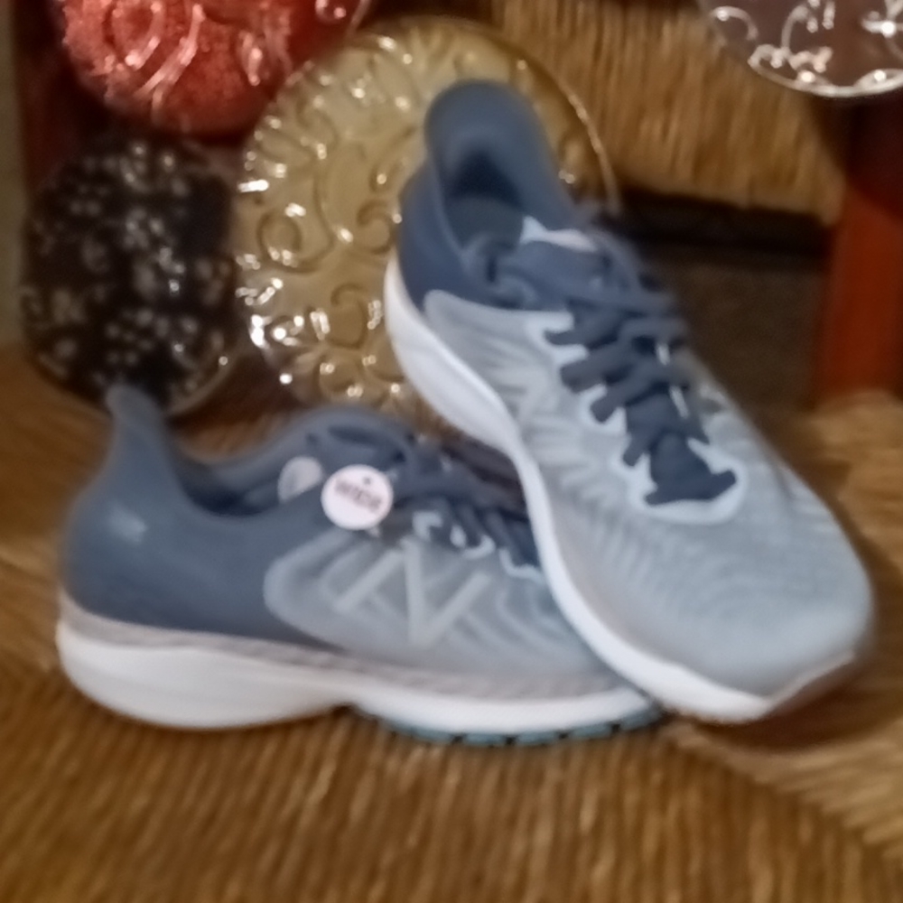Sneakers - Picture 3 of 4